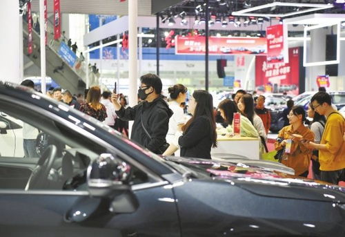 新能源車(chē)首次占上風(fēng)