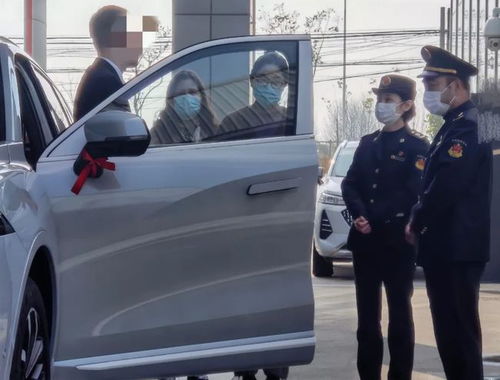 金山一女子喜提新車三個月又再次提車,為啥